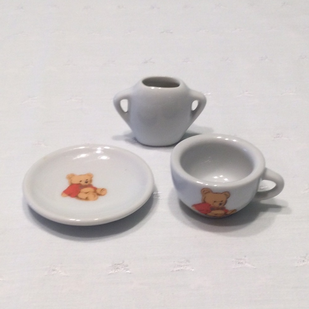 Mini Teddy Bear Saucer and Cup and White Mini Vaseโ